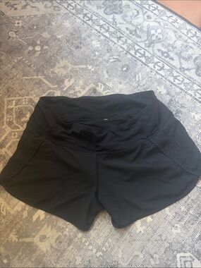 lululemon athletica Black High-Waist Athletic Shorts size L